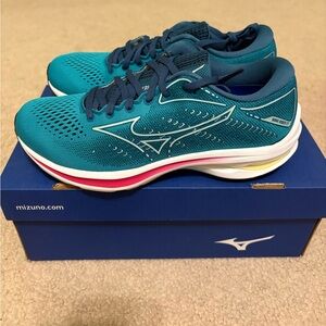 Mizuno Wave Rider 25 - size 7 NEW in box